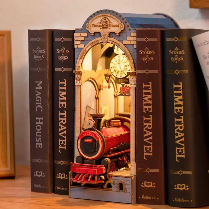 Book Nook La Machine a Remonter Le Temps ( Inspiré du Train de Jacobite ) - Image 3