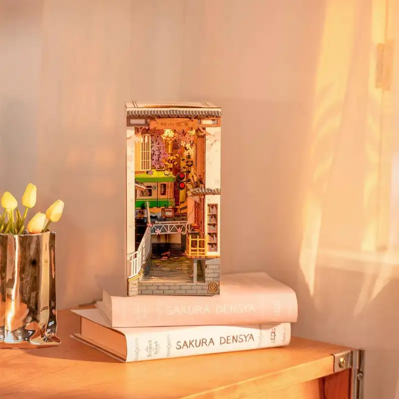 Book Nook Sakura Densya - Image 5