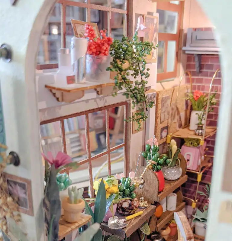 Maison Miniature Emily's Floral Boutique - Image 6